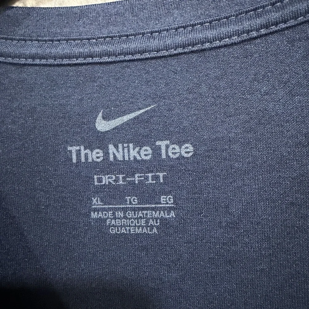 Nike UW Eau Claire Dri-FIT Long Sleeve Shirt Men's XL Navy Blue NWT College